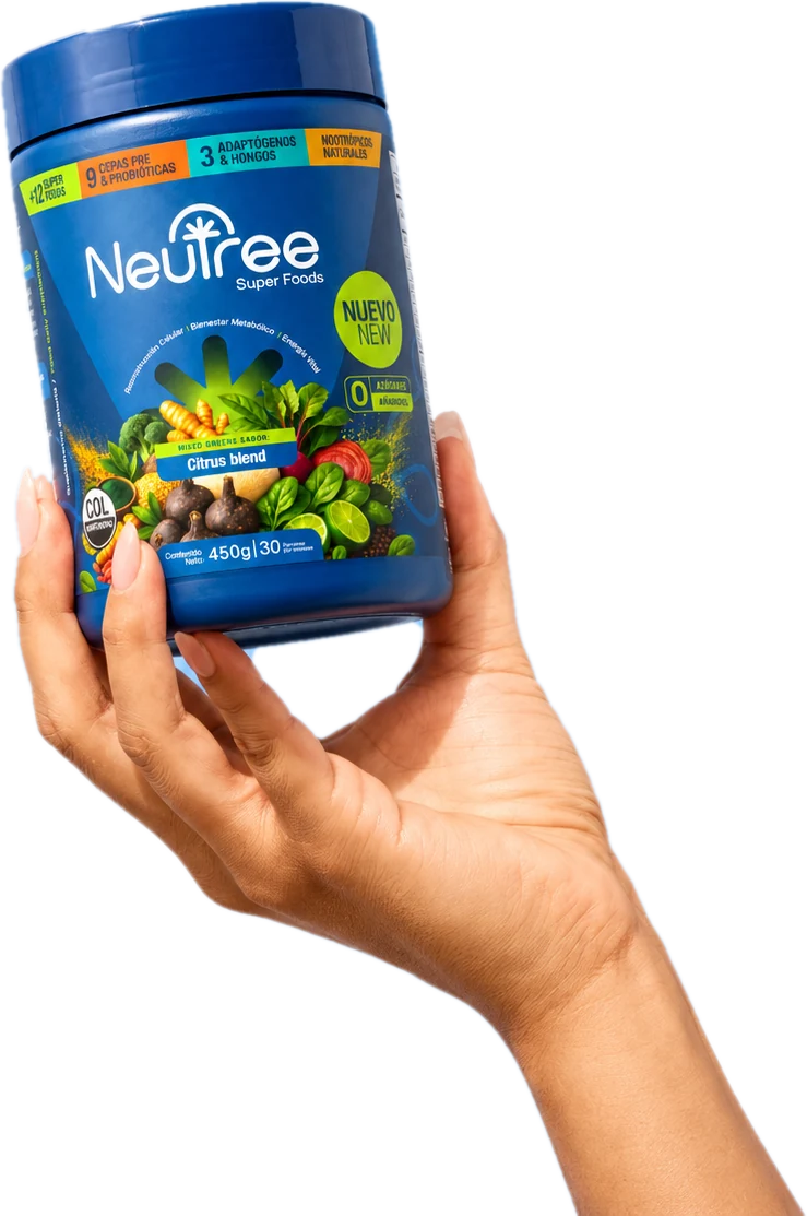 Mano sosteniendo un tarro de Neutree